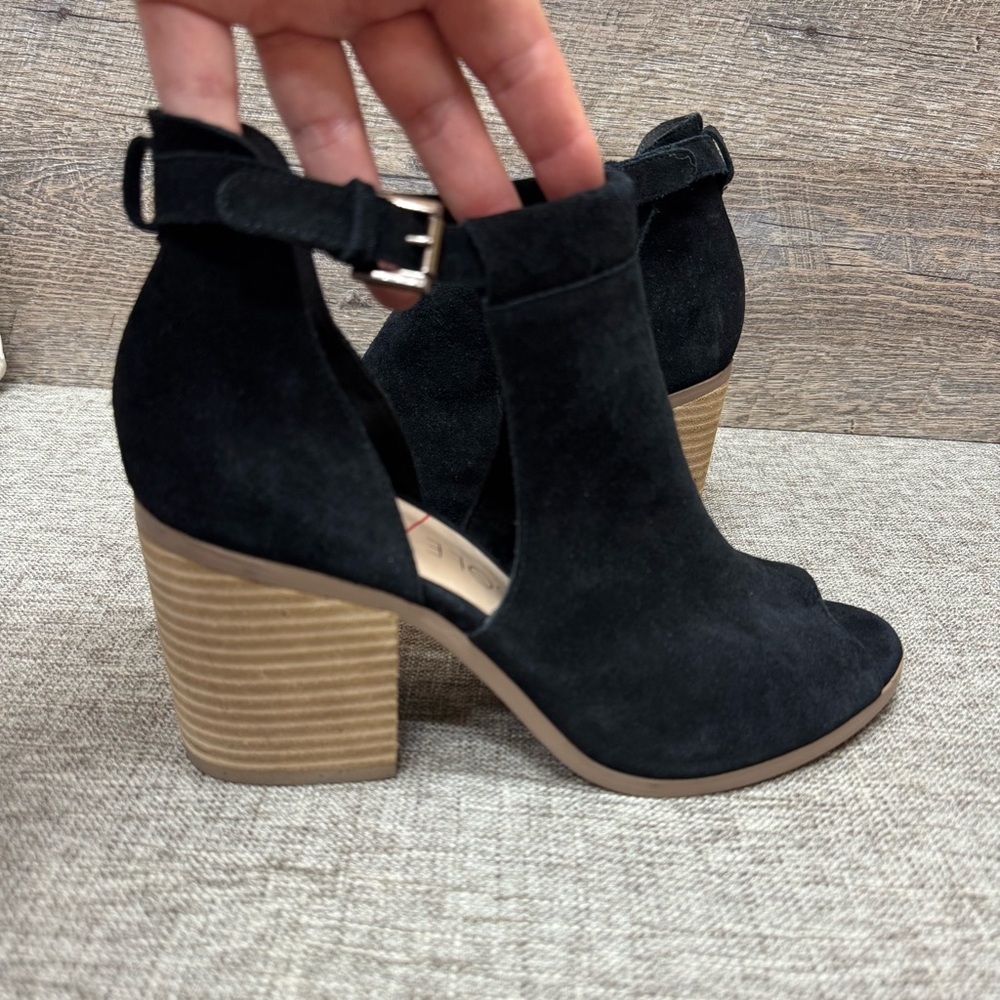 NWOT Sole Society Ferris Peep Toe Booties Cow Suede Leather Black Size 9